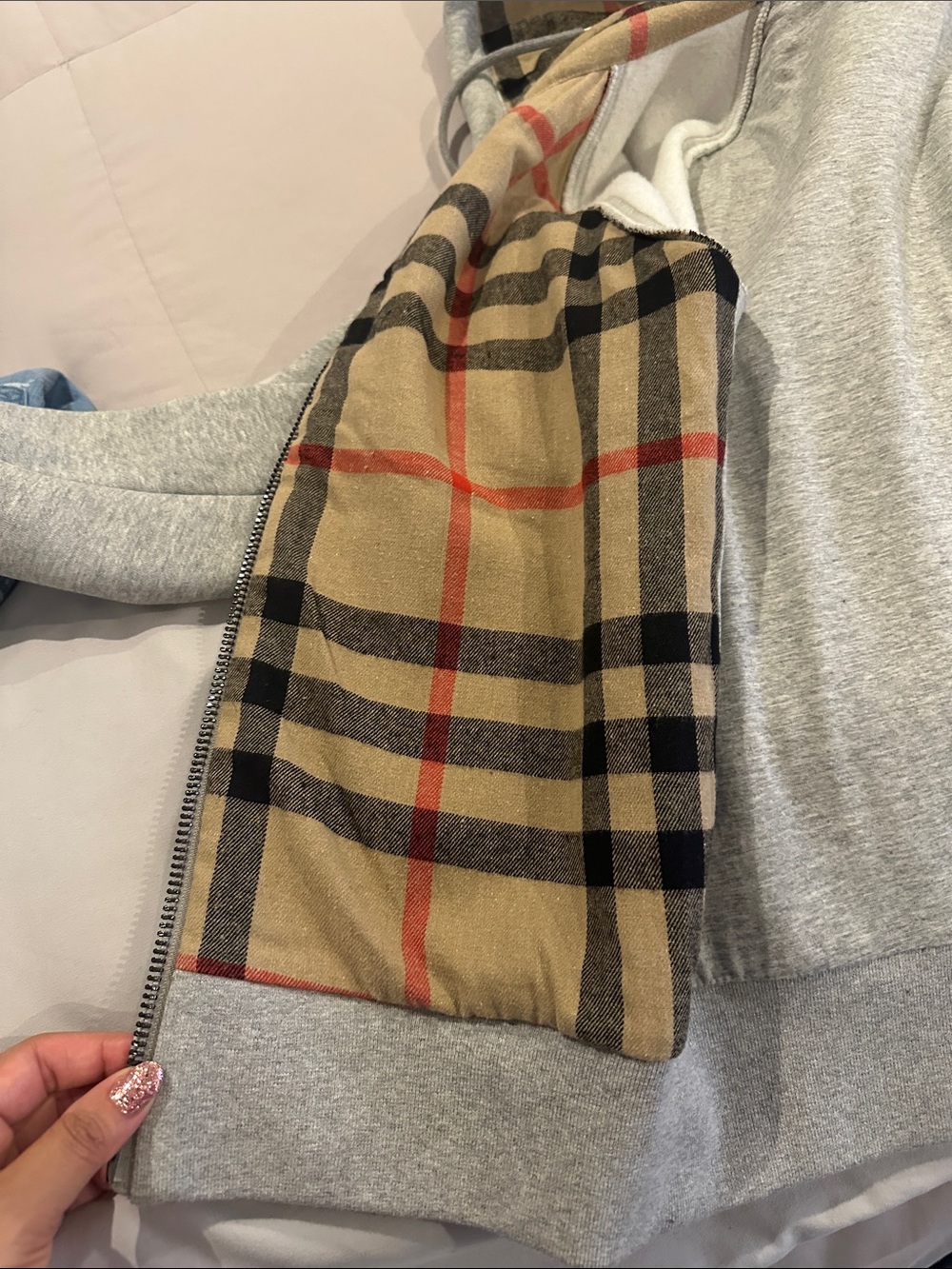 Like new Burberry hoodie - Picture 5 of 8